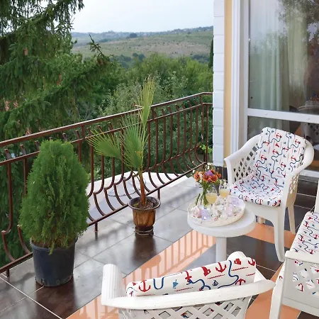 Three-bedroom Holiday In * Warna